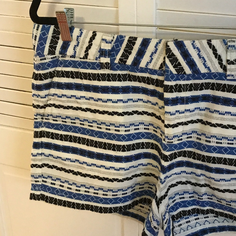 GAP - textures pattern short - great condition!